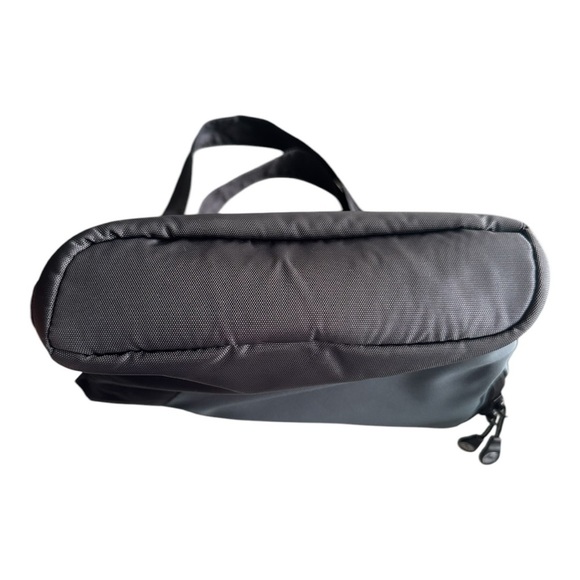 Gregory Messenger Bag Black/Gray Nylon Adj Strap Zipper Close Stain‎ on inside - Picture 3 of 7